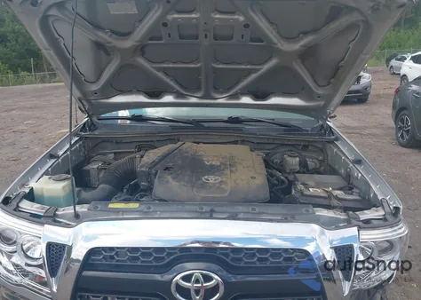 2011 Toyota Tacoma Prerunner V6 z USA, uszkodzony, nr VIN 5TFTU4GN0BX008328